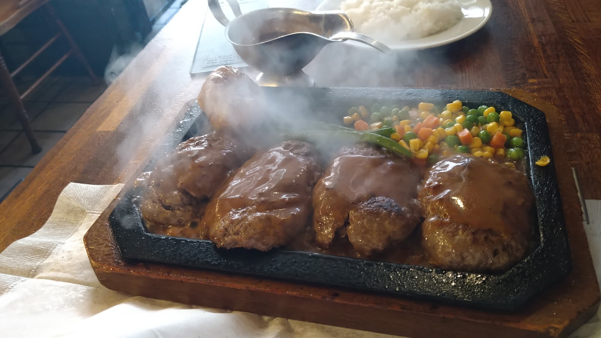 金曜日の「GOLD RU$H」は渋谷No.1のコスパを誇るハンバーグ屋になる